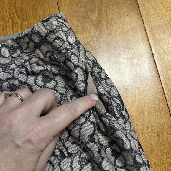 Vintage Y2K Banana Republic Embroidered Floral Mini Skirt Size 0 Tan Preppy Work - Picture 10 of 10